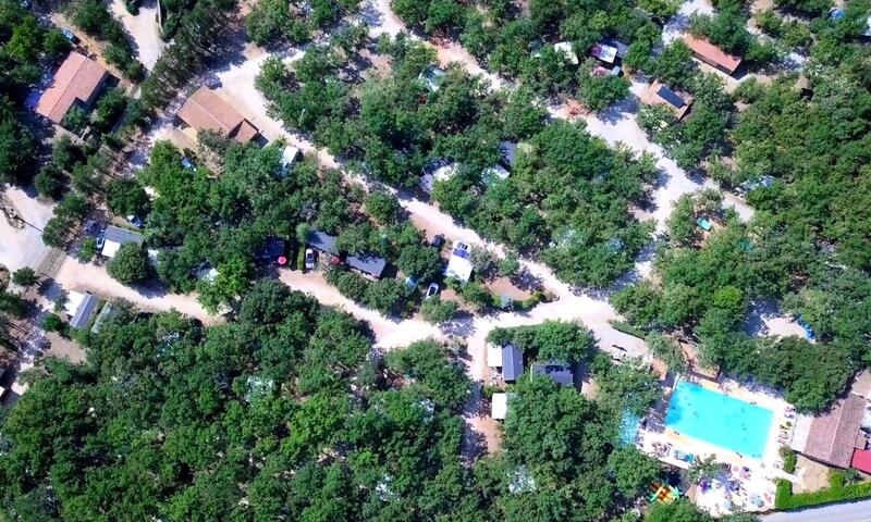Camping Le Domaine des Chênes Blancs 3*