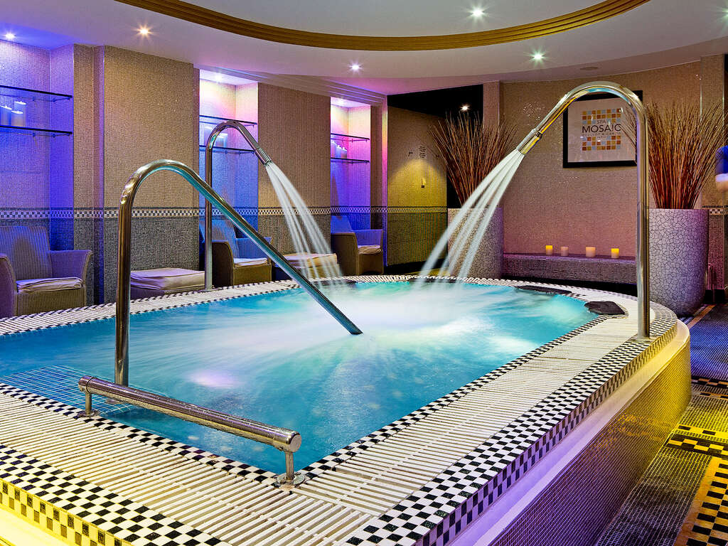 Escapade parisienne 5* avec spa à deux pas des Champs-Élysées - 5*