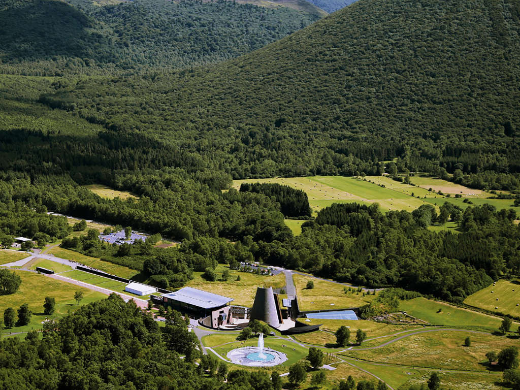 Voyage au centre des volcans avec entrées au parc Vulcania (35 minutes en voiture) - 4*