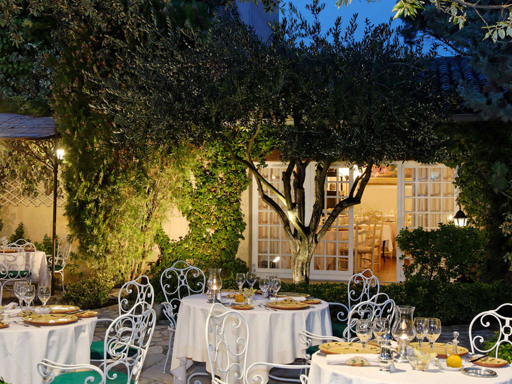 Séjour clés en main avec dîner, massage et accès au spa à deux pas d'Avignon - 5*