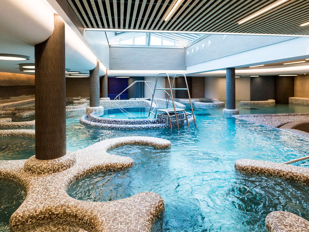 Escapade avec accès au parcours gymnastique dans l'eau des thermes marins de Saint-Malo - 3*