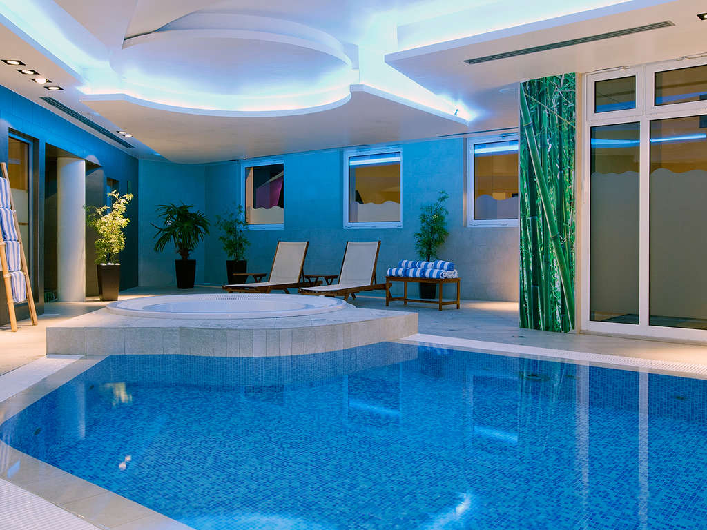 Partez à la découverte de Paris avec accès illimité au spa - 4*