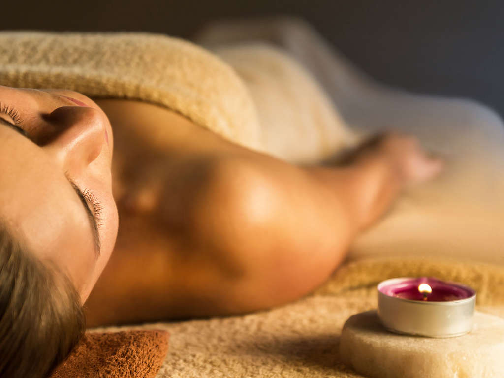 Escapade romantique avec modelage duo, spa et champagne à Rennes - 4*
