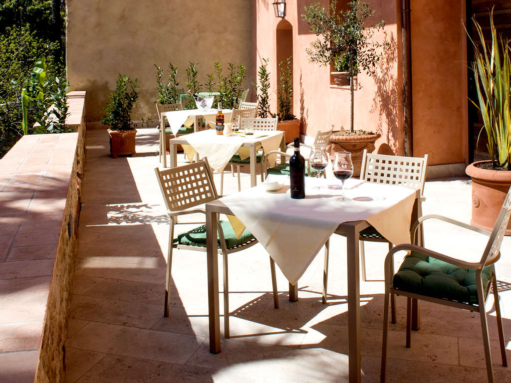Week-end en Toscane : hôtel en chambre supérieure avec petit-déjeuner inclus et bouteille