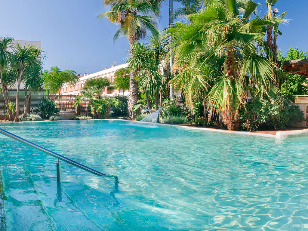 Vacances dans un hôtel 4* supérieur à Pineda de Mar en demi-pension - 4*