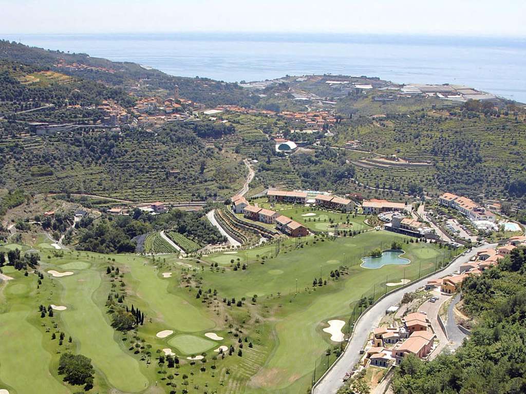 Séjour dans un resort en Ligurie avec petit déjeuner et dîner - 4*