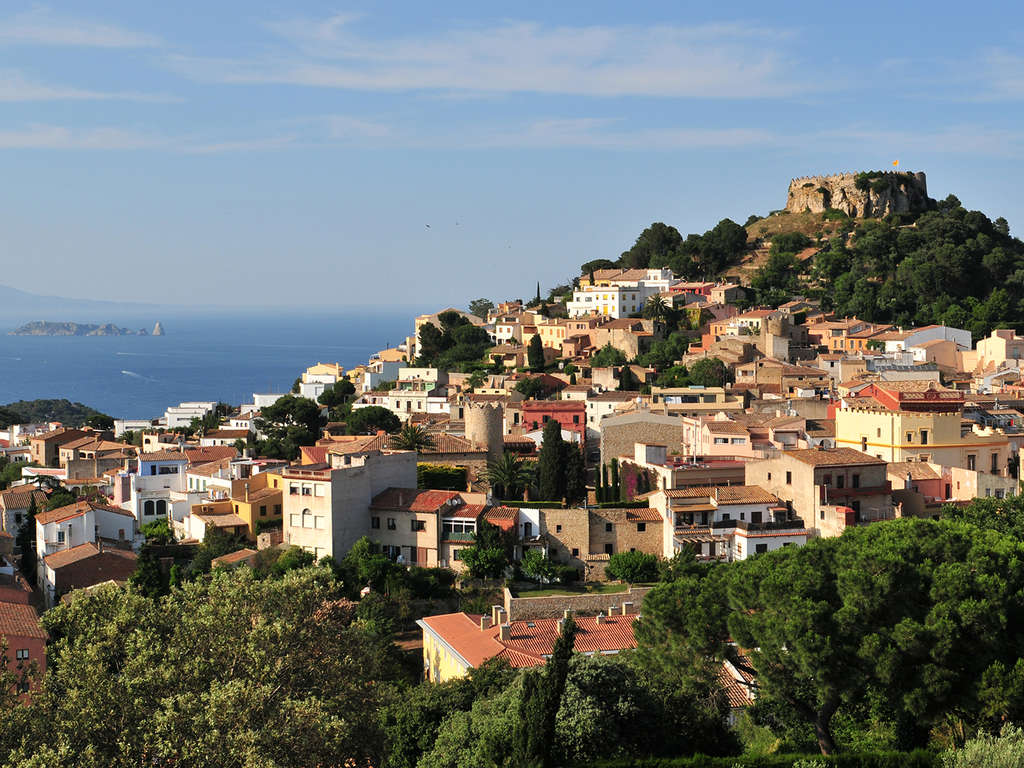 Escapade à proximité de la Plage de Sa Riera dans une zone tranquille de la Costa Brava - 4*