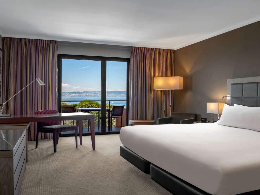 Escapade les pieds dans l'eau, en chambre deluxe avec terrasse face au Lac Léman - 4*