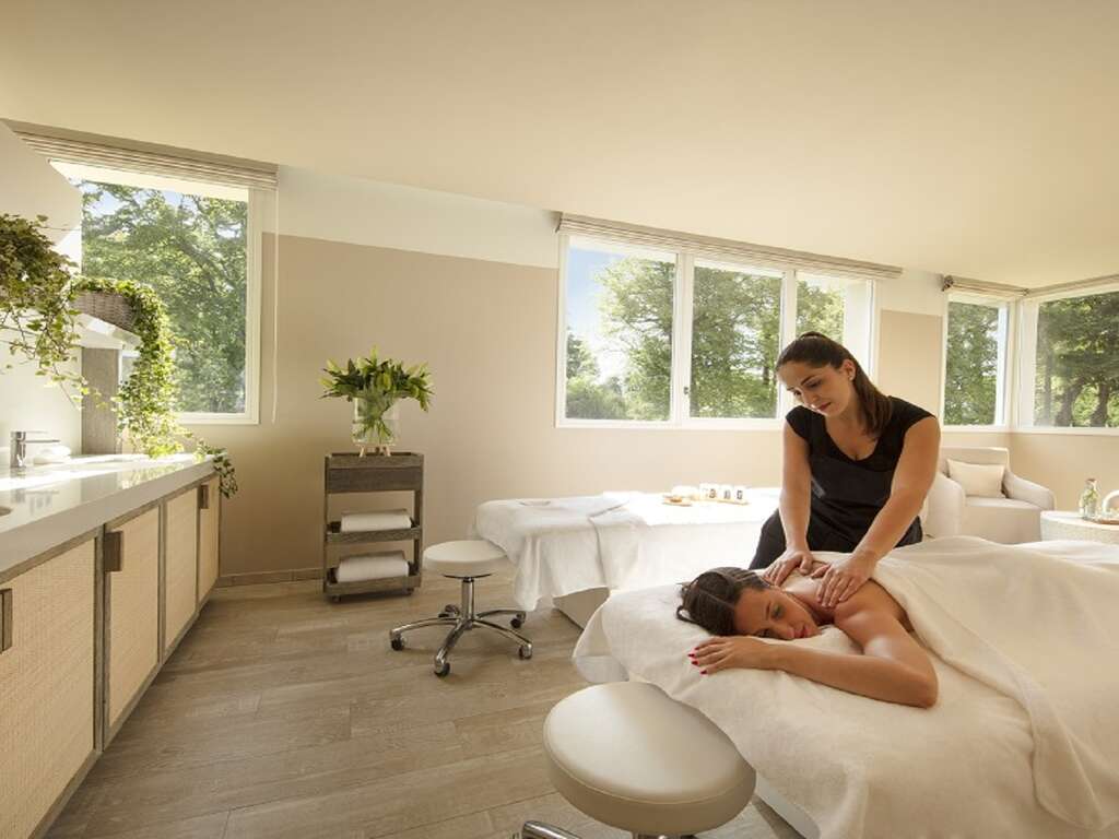 Détente absolue avec accès au spa, modelage et dîner, à chantilly - 4*