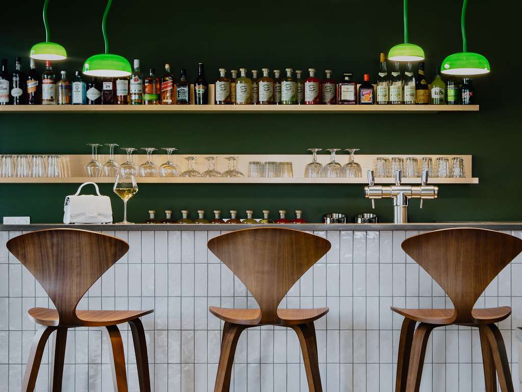 Escale dans un hôtel design 4* avec petit-déjeuner et accès au sauna dans l'ouest parisien - 4*