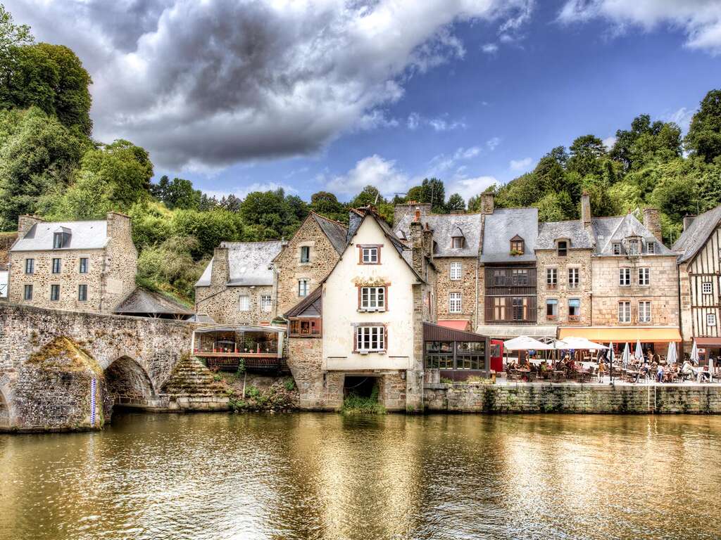 Séjour romantique dans la ville médiévale de Dinan, avec champagne ! - 3*