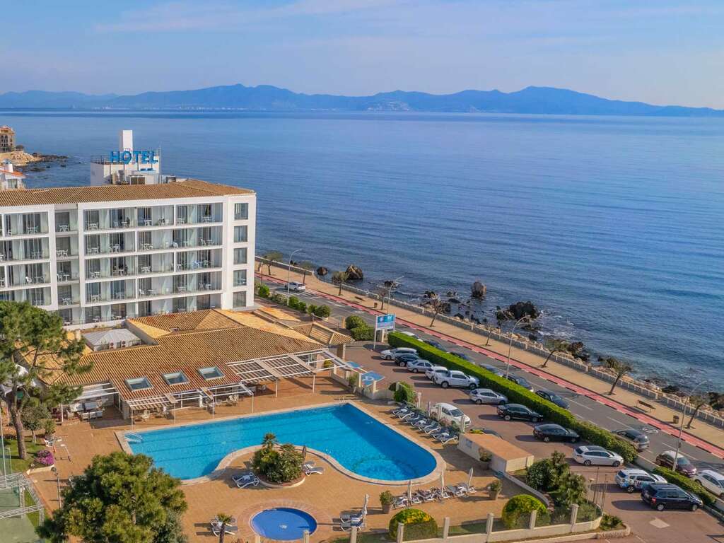Découvrez l'Escala en Catalogne avec demi-pension dans un hôtel en bord de mer - 3*