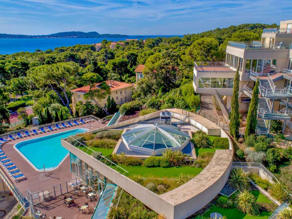Séjour en hôtel club près à Hyère avec plage privée - 3*