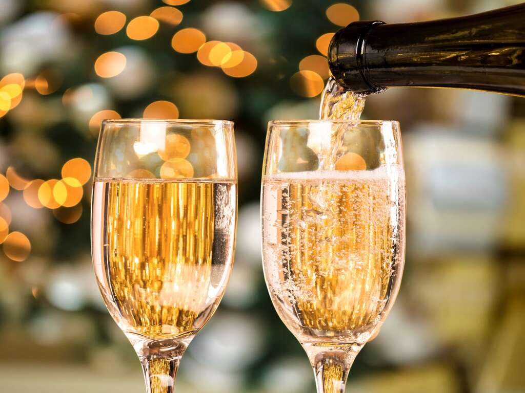 Escapade romantique avec bouteille de champagne et un massage pour une personne - 4*