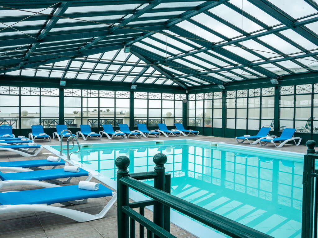 Détente face à la mer à Trouville en Normandie avec piscine chauffée ...