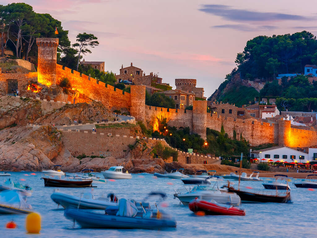 Pause détente à Tossa de Mar : spa, demi-pension et du vin á coté de la mer - 3*
