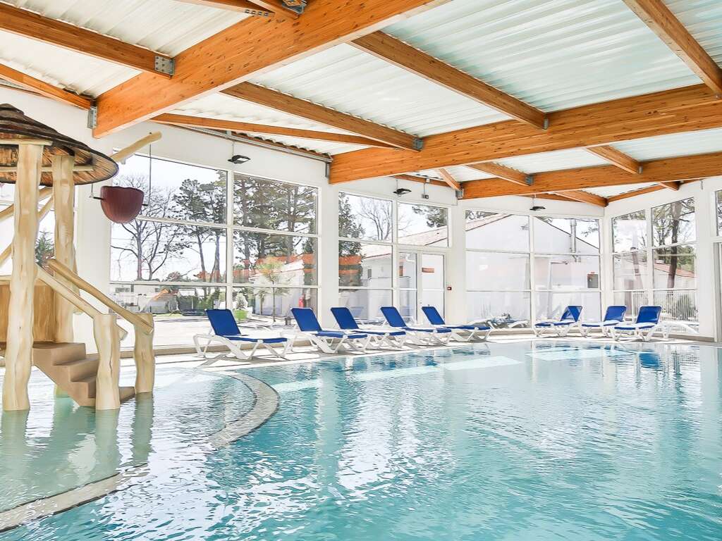 Détente dans un coin de paradis, avec piscine chauffée à quelques mètres de la plage, en Vendée - 3*