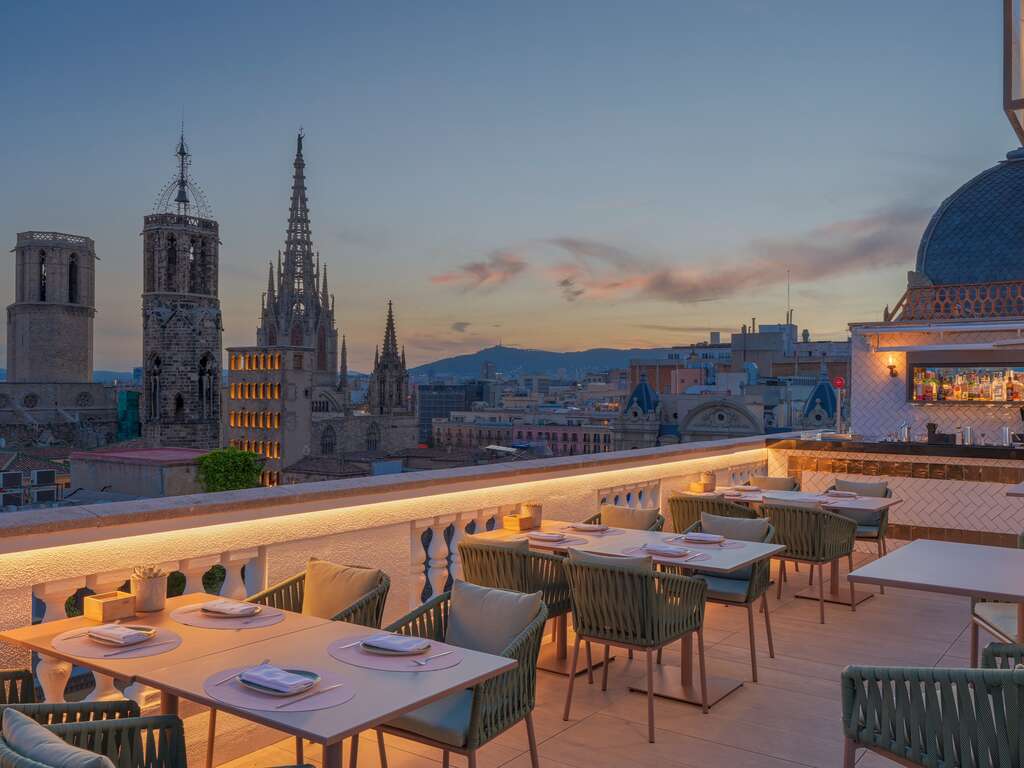 H10 Montcada Boutique - Escapade romantique avec du cava dans la chambre a Barcelone - 4*