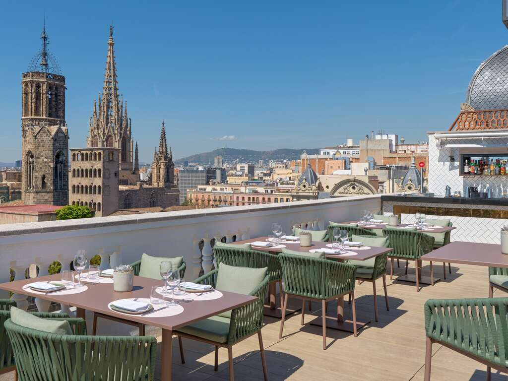 Escapade romantique avec du cava dans la chambre a Barcelone - 4*