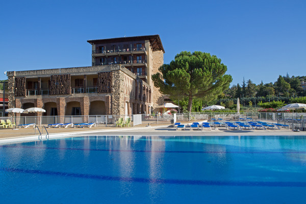 Hôtel Village Vacances Le Castel Luberon 3*