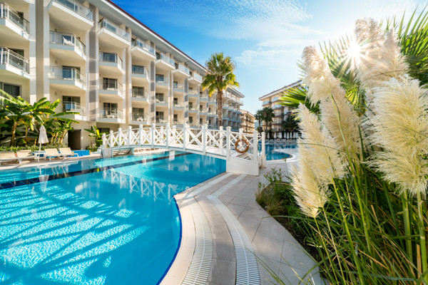 Ramada Hôtel & Suites by Wyndham Kusadasi 4*